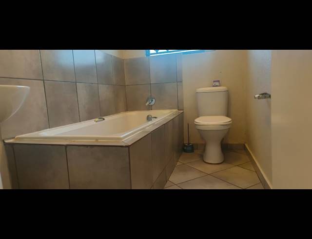 3 BEDROOM HOUSE FOR SALE IN WILFORDON